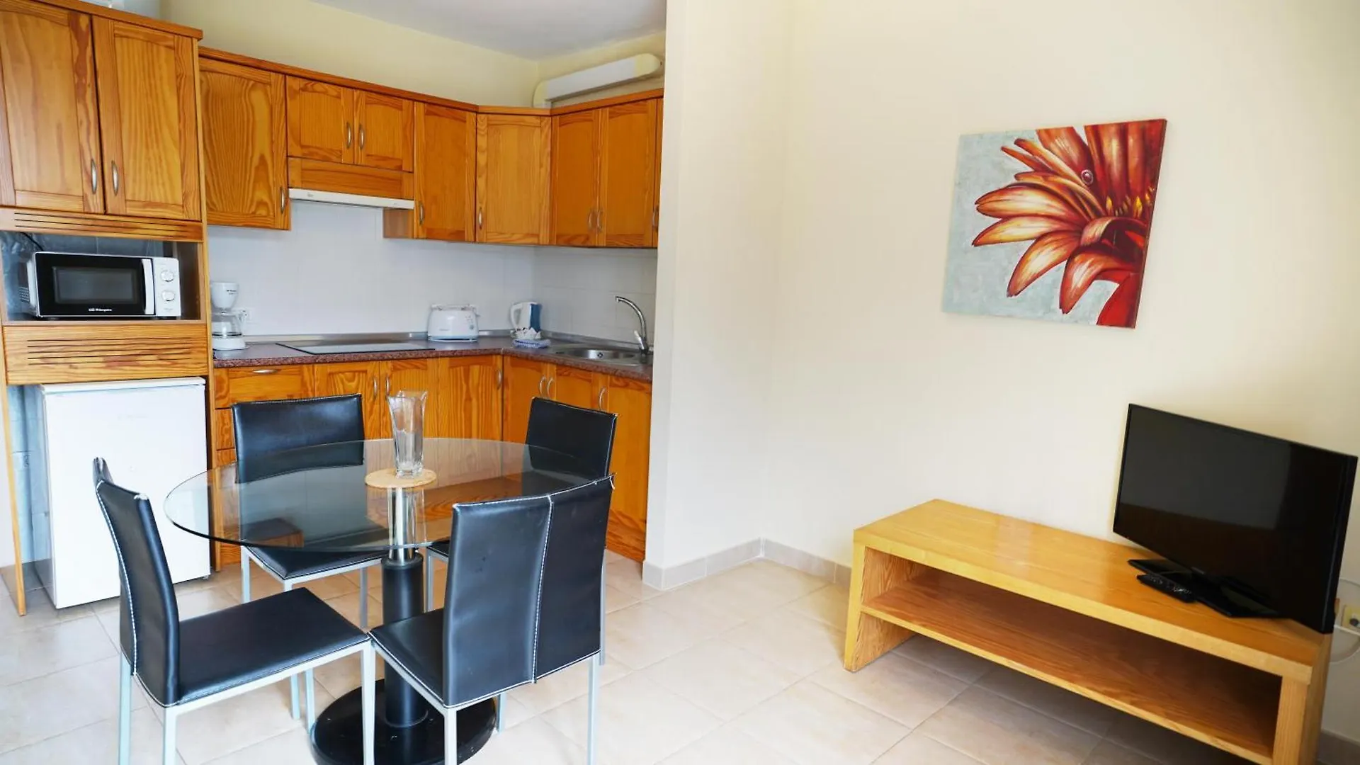 Coral Los Silos - Your Natural Accommodation Choice 0*,  Spagna