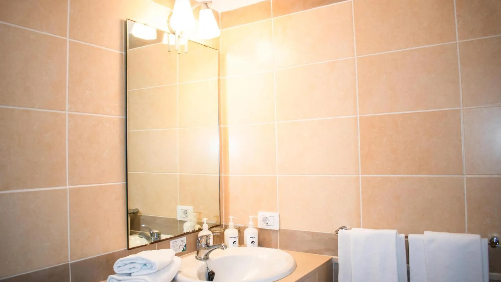 Coral Los Silos - Your Natural Accommodation Choice 0*,  Spagna