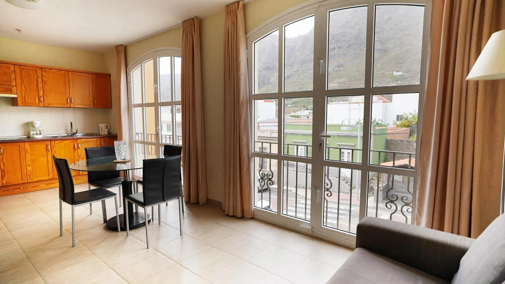 Coral Los Silos - Your Natural Accommodation Choice 0*,  Spagna
