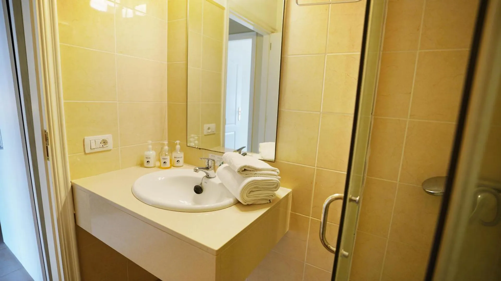 Coral Los Silos - Your Natural Accommodation Choice 0*,  Spagna